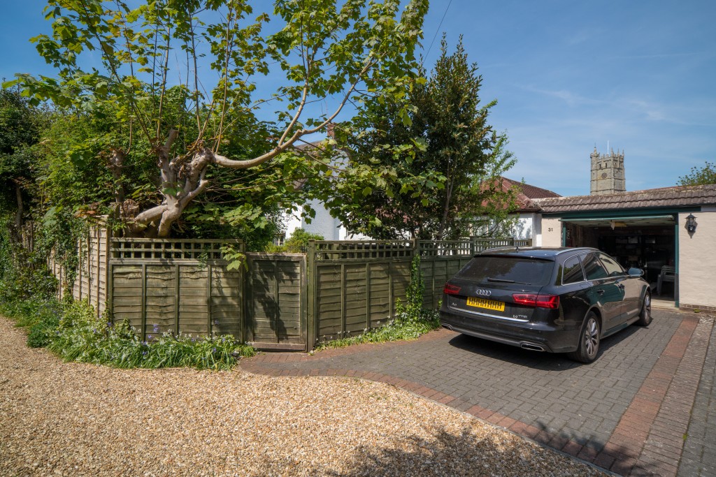Lot: 108 - CHARMING COTTAGE WITH SELF-CONTAINED ANNEXE, GARDENS AND GARAGE - Parking and driveway